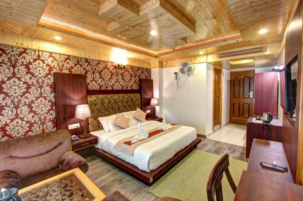 Hotel Manali Grand - Manali (Himachal Pradesh) — Photos 1